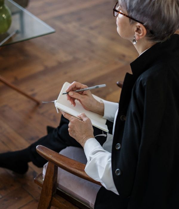 Professional consultation session between restaurant consultants and business owners